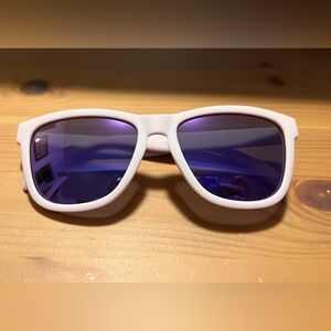 Mt. Rainier Goodr Sunglasses